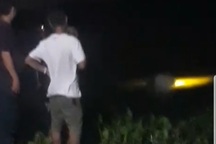 Lật xà lan, 1 người chết  1 người mất tích