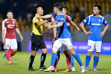 Cầu thủ Than Quảng Ninh đồng loạt dọa kiện đội bóng lên FIFA