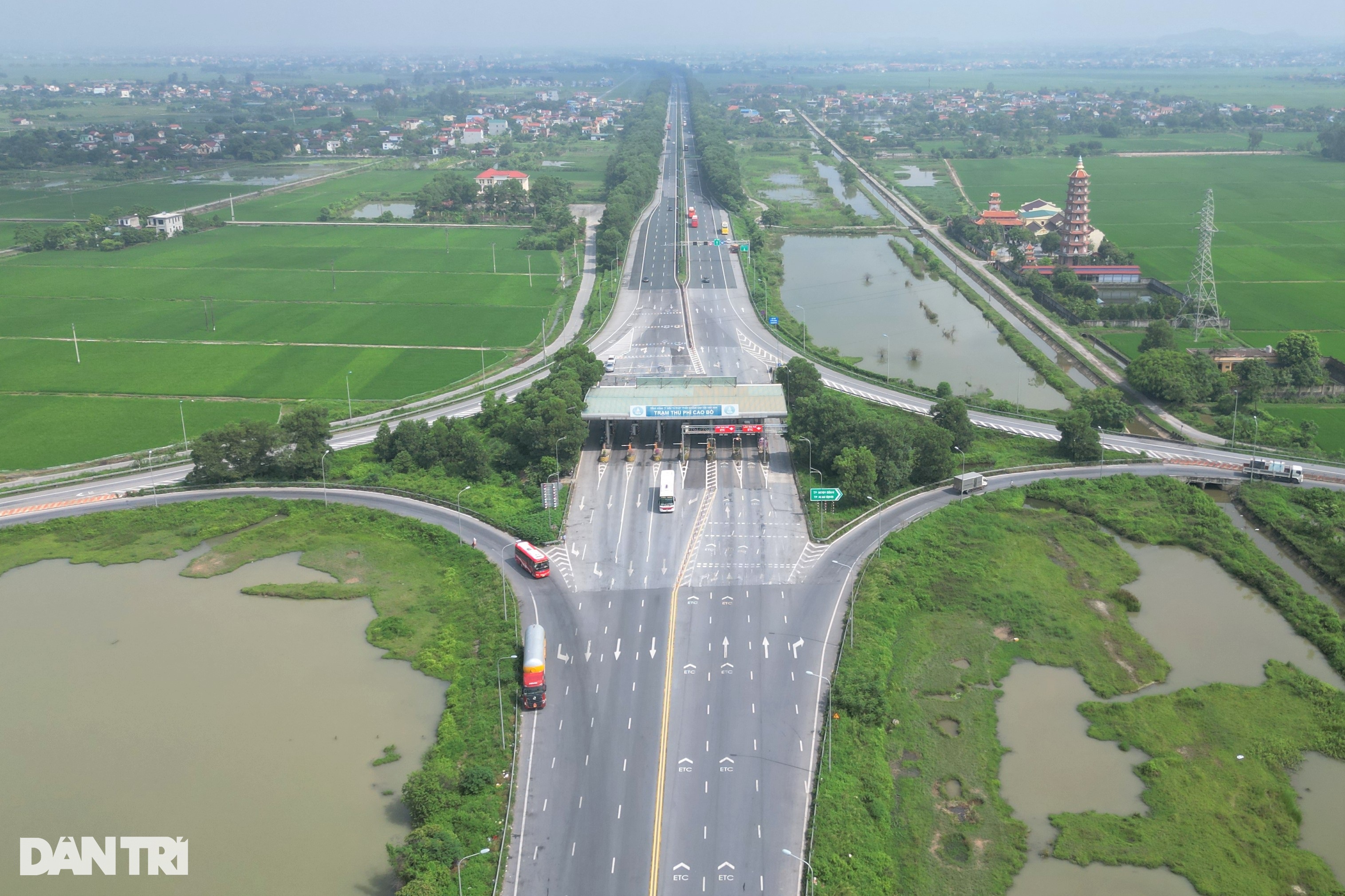 Cận cảnh tuyến cao tốc nút thắt cổ chai chưa thu phí đã đề xuất mở rộng - 1