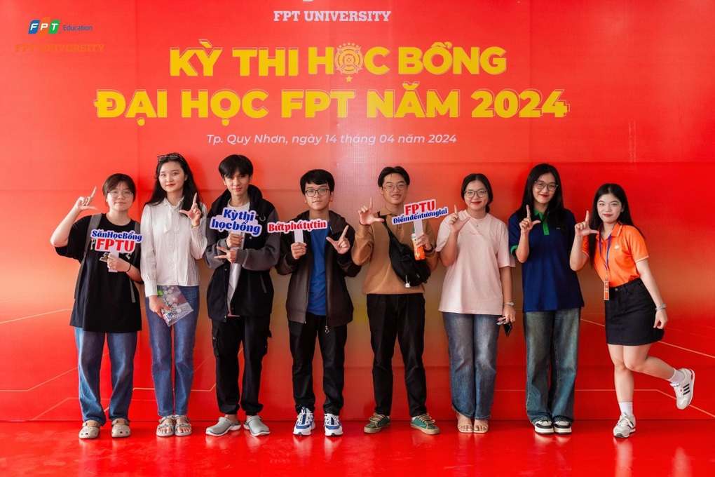 Ấn tượng với đề thi luận của kỳ thi học bổng Trường Đại học FPT - 3 Ấn tượng với đề thi luận của kỳ thi học bổng Trường Đại học FPT - 3