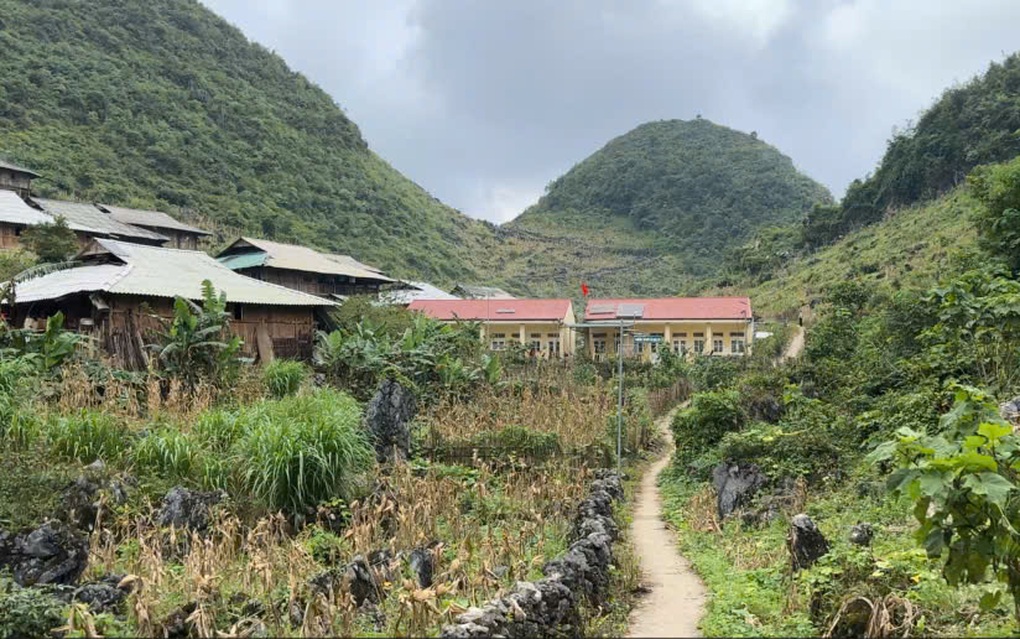 DCOM mang niềm vui đến điểm trường “4 không” trên đỉnh Cà Lò - 2