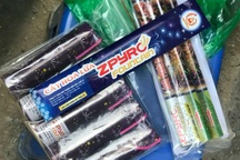 Người dân đổ xô đi mua pháo hoa: Điểm bán "cháy" hàng, chợ mạng "hét giá"