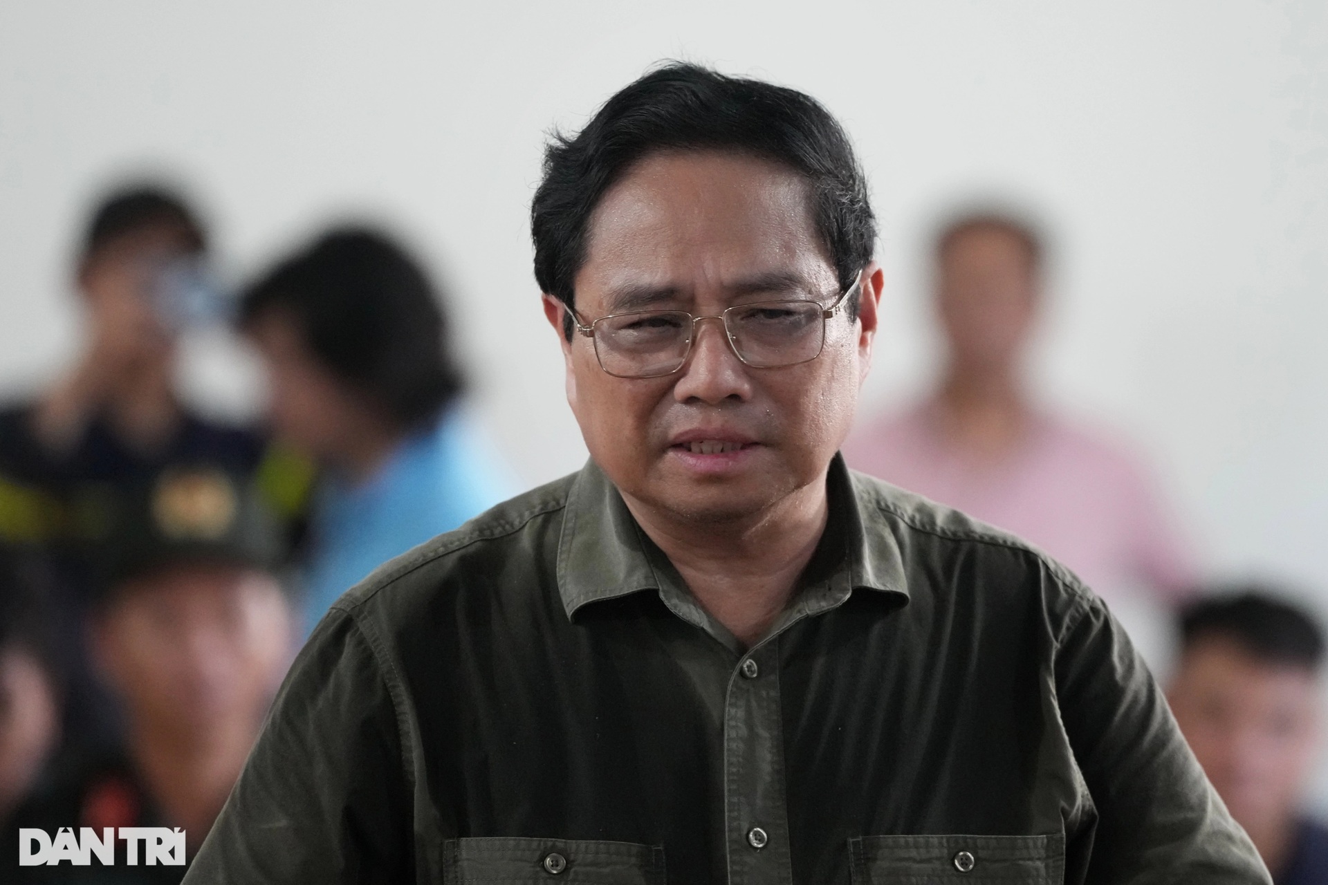 Thủ tướng Phạm Minh Chính xúc động khi thấy nước mắt của người dân Làng Nủ - 5 Thủ tướng Phạm Minh Chính xúc động khi thấy nước mắt của người dân Làng Nủ - 5