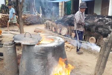 Làng đúc đồng hàng trăm năm tuổi đỏ lửa vào mùa Tết