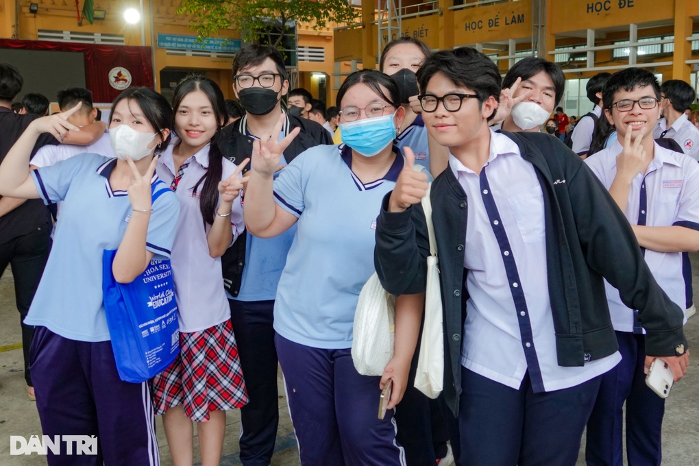 Thí sinh ưu tiên bước chân phải khỏi nhà, cúng chùa cầu may - 4 Thí sinh ưu tiên bước chân phải khỏi nhà, cúng chùa cầu may - 4