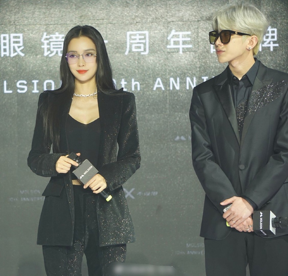 Giữa ồn ào tình tay ba, Angelababy xuất hiện xinh đẹp và quyến rũ - 4 Giữa ồn ào tình tay ba, Angelababy xuất hiện xinh đẹp và quyến rũ - 4