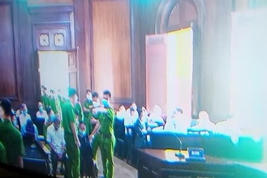 Đại gia Bạch Diệp bật khóc, mất bình tĩnh