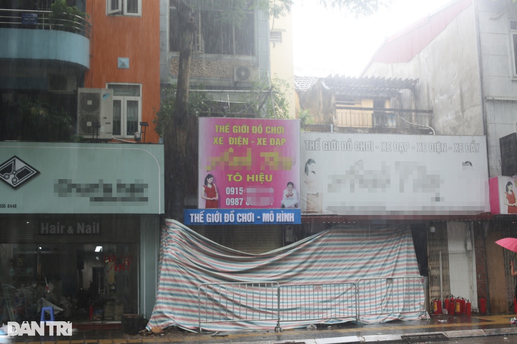 Vụ cháy cửa hàng đồ chơi ở Hà Nội: Ba người thoát nạn sang nhà hàng xóm - 1