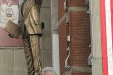 Kosovo khánh thành tượng cựu Tổng thống Mỹ Clinton