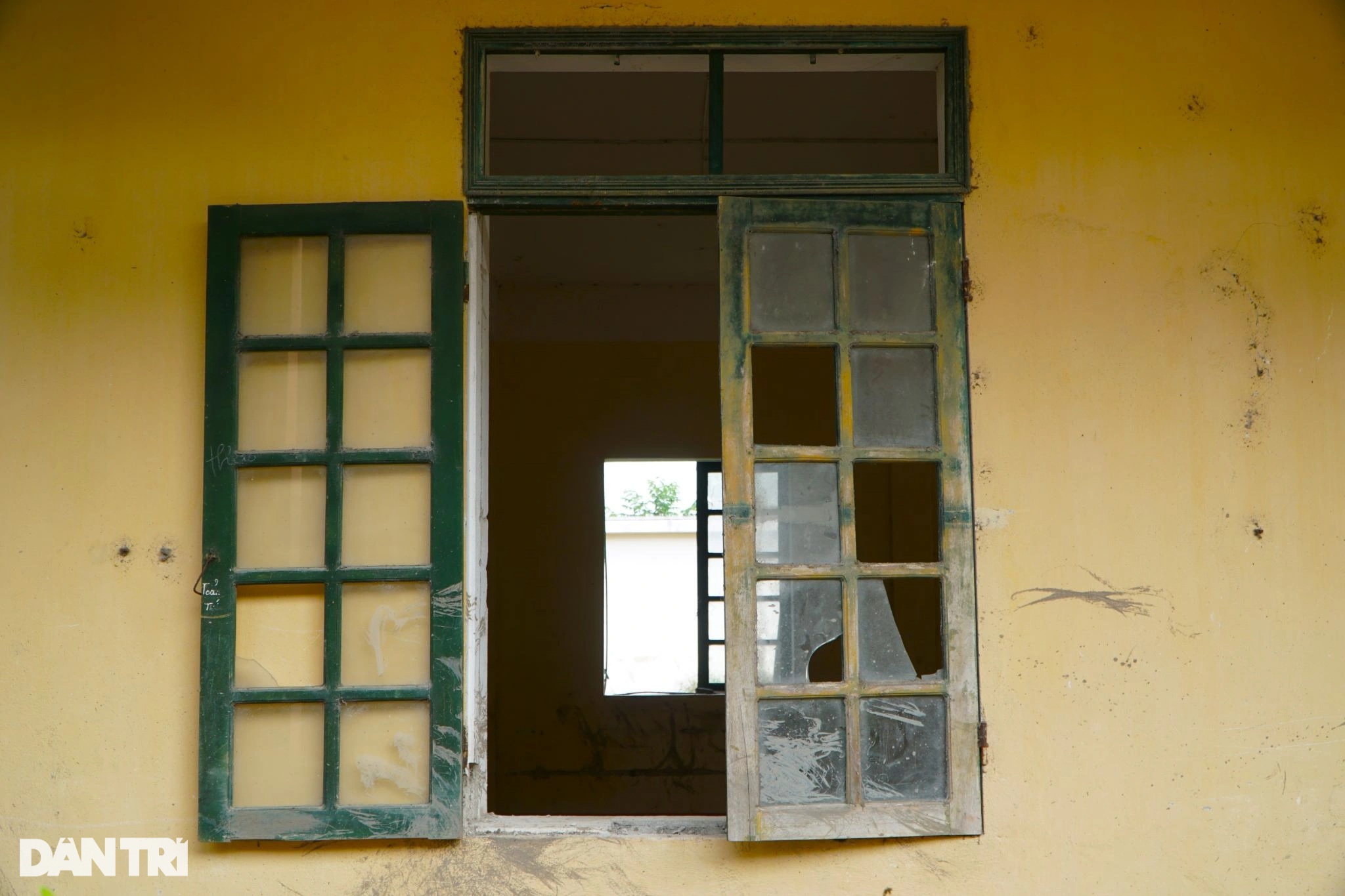 Dua sekolah terbengkalai 4 tahun, jadi tempat pembuangan sampah - 6 Hai ngôi trường bỏ hoang suốt 4 năm, thành nơi đổ rác - 6