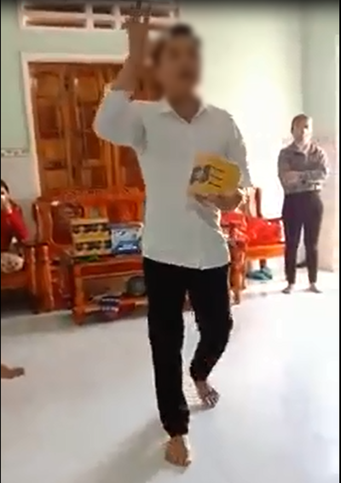 Bóc phốt nhóm người chuyên đi về nông thôn bán thuốc trị hậu Covid-19 - 1 Bóc phốt nhóm người chuyên đi về nông thôn bán thuốc trị hậu Covid-19 - 1