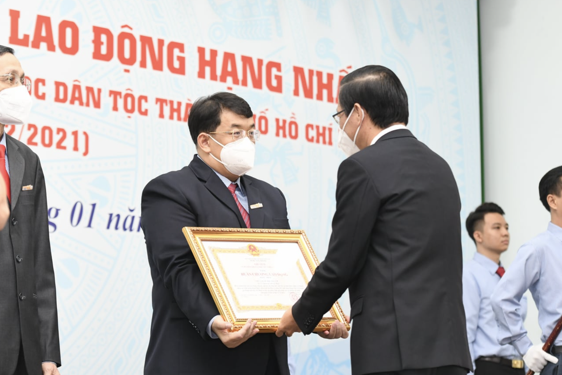 Viêm đa hệ thống, biến chứng hậu Covid-19 khiến bé trai 8 tuổi nguy kịch - 2 Viêm đa hệ thống, biến chứng hậu Covid-19 khiến bé trai 8 tuổi nguy kịch - 2