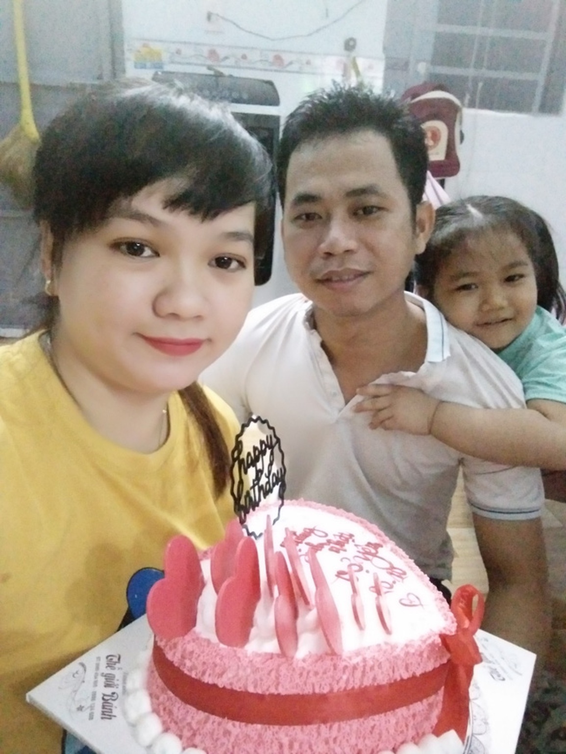 Mẹ nhói lòng nghĩ đến cái Tết đầu tiên con gái 5 tuổi mất cha vì Covid-19 - 1 Mẹ nhói lòng nghĩ đến cái Tết đầu tiên con gái 5 tuổi mất cha vì Covid-19 - 1