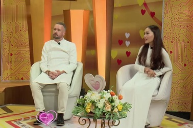 Chàng rể Tây muốn sống chung vì vợ Việt đi chơi 22h phải về