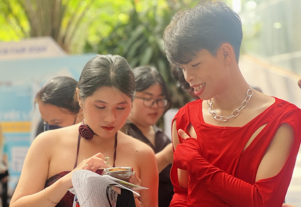 Chi tiền học ở trường đại học nghìn tỷ, ra trường có dễ tìm việc làm? - 5 Chi tiền học ở trường đại học nghìn tỷ, ra trường có dễ tìm việc làm? - 5
