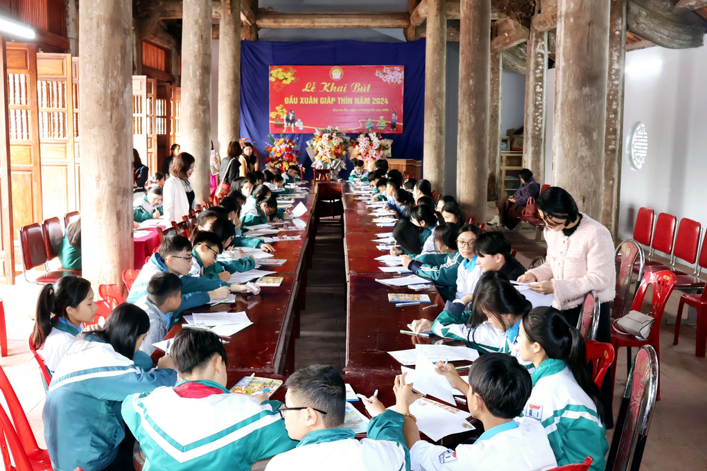 Lễ khai bút đầu xuân ở vùng đất quê hương bà chúa thơ Nôm - 2 Lễ khai bút đầu xuân ở vùng đất quê hương bà chúa thơ Nôm - 2