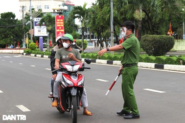 Thành phố Pleiku lập nhiều chốt kiểm soát người dân ra đường