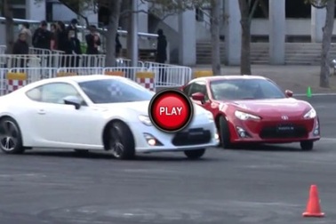 Xem bộ đôi xe thể thao Toyota 86 trình diễn