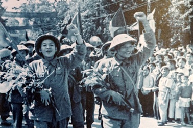 “Ngày trở về quân đi như sóng!”