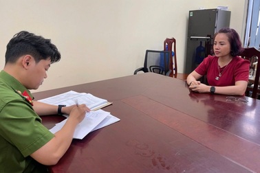 Khởi tố hai chủ quán karaoke mua bán nữ nhân viên dưới 16 tuổi