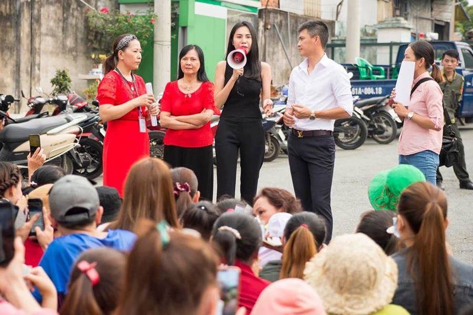 Ấm áp tình nghệ sĩ Việt dành cho người nghèo mùa Tết - 6 Ấm áp tình nghệ sĩ Việt dành cho người nghèo mùa Tết - 6