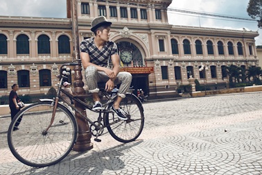 Cao Lâm Viên lãng tử trên phố Sài Thành