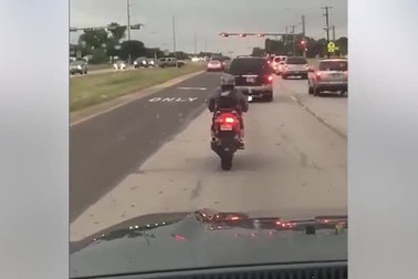 Nỗi khổ của “chân ngắn” khi đi xe phân khối lớn