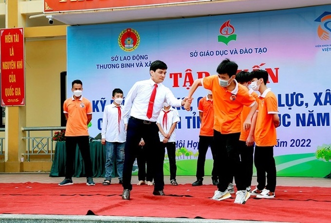 Trang bị kỹ năng tự bảo vệ bản thân cho trẻ.