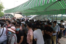 Hà Nội sẽ xử nghiêm cơ sở khám chữa bệnh để người dân chen chúc