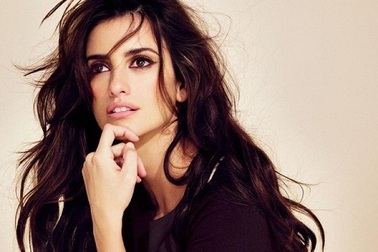Penelope Cruz trở thành kiều nữ già nhất của James Bond