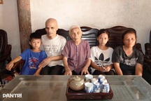 Cuộc sống khốn khó của cặp vợ chồng khiếm thị và khuyết tật vận động