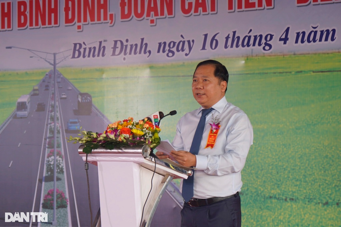 Khởi công xây dựng tuyến đường ven biển hơn 2.600 tỷ đồng - 2 Khởi công xây dựng tuyến đường ven biển hơn 2.600 tỷ đồng - 2
