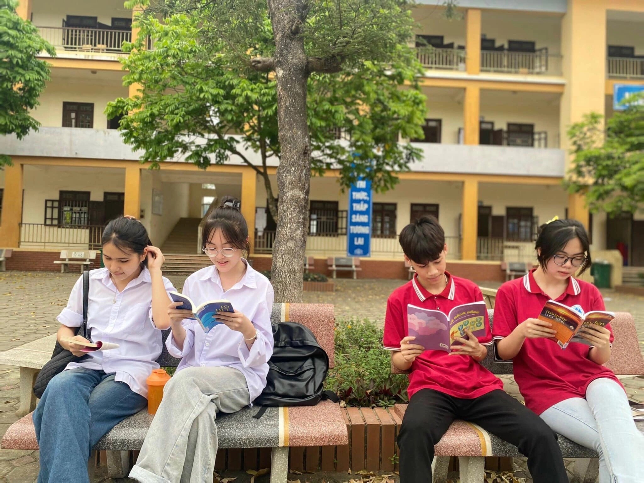 Ngôi trường đặc biệt, mỗi học sinh yếu kém được một thầy cô nhận đỡ đầu - 5 Ngôi trường đặc biệt, mỗi học sinh yếu kém được một thầy cô nhận đỡ đầu - 5