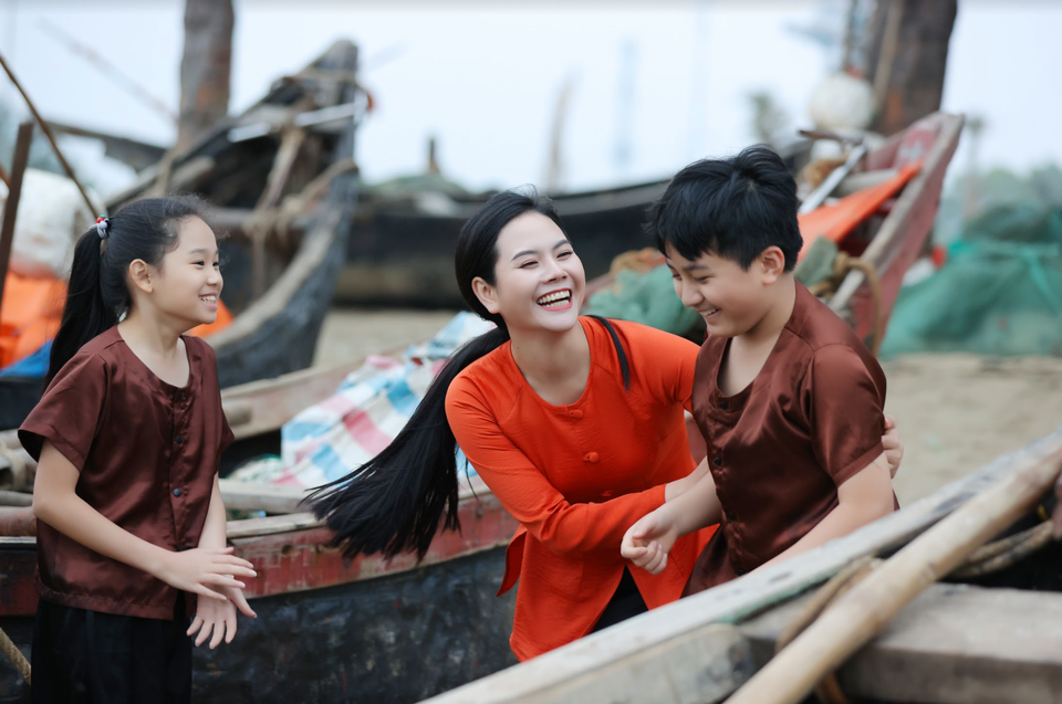 Ca sĩ Lương Nguyệt Anh đưa con trai nuôi đóng MV mừng 8/3 - 3 Ca sĩ Lương Nguyệt Anh đưa con trai nuôi đóng MV mừng 8/3 - 3