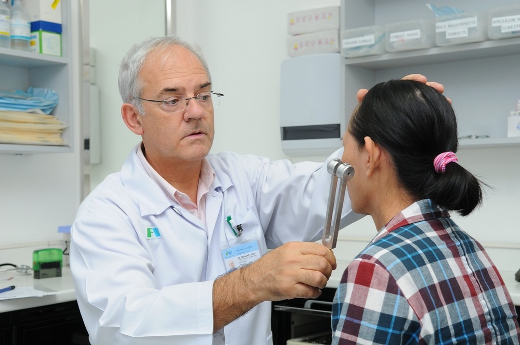 Phục hồi thính lực cùng chuyên gia phẫu thuật Pháp, bác sĩ Bernard Colin - 3 Phục hồi thính lực cùng chuyên gia phẫu thuật Pháp, bác sĩ Bernard Colin - 3