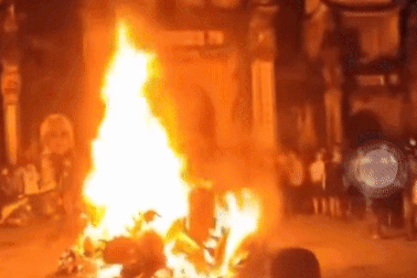 Hà Nội: Đốt đầu lân trong đêm Trung thu, nhiều trẻ em bị bỏng