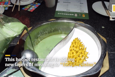 Lẩu bò nhúng sầu riêng trà xanh - "Đặc sản" khiến thực khách phát ốm