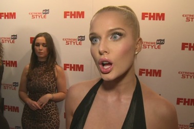 Helen Flanagan quyến rũ trên thảm đỏ