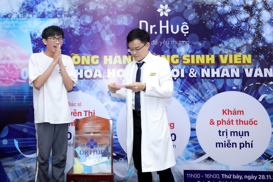 Dr. Huệ đồng hành cùng sinh viên - Trao yêu thương từ sự thấu hiểu! - 3 Dr. Huệ đồng hành cùng sinh viên - Trao yêu thương từ sự thấu hiểu! - 3