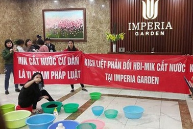 Người dân "gội đầu ở sảnh chung cư" đã được cấp nước trở lại