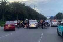 Truy tìm nhóm người đi xe đạp vào cao tốc, quây kín ô tô, đe dọa tài xế