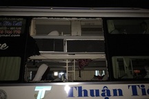 Xác định được nhóm đối tượng ném đá xe khách khiến 5 người bị thương
