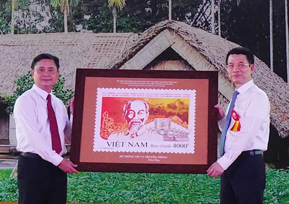 Phát hành đặc biệt bộ tem về Chủ tịch Hồ Chí Minh - 4 Phát hành đặc biệt bộ tem về Chủ tịch Hồ Chí Minh - 4
