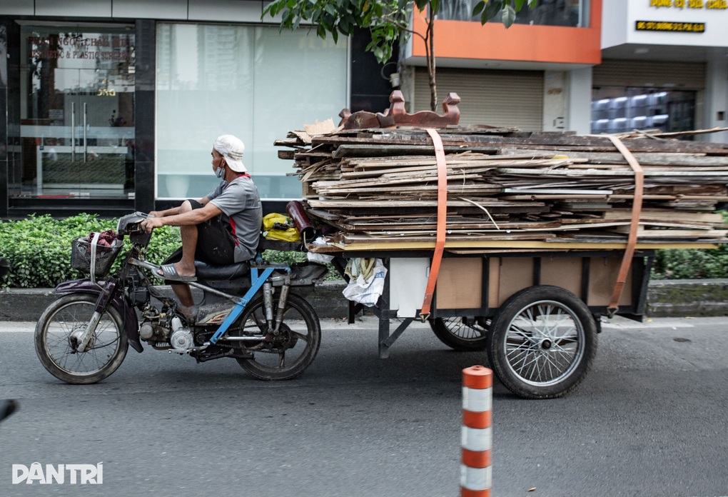 Người dân TPHCM bất an khi lưu thông cùng hung thần - 2 Người dân TPHCM bất an khi lưu thông cùng hung thần - 2