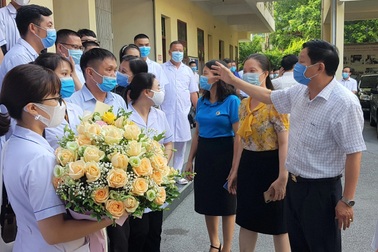 Bác sĩ chi viện TPHCM: "Tổ quốc cần, em sẵn sàng lên đường cống hiến"