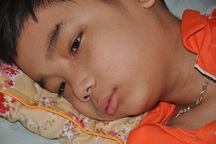 “Hai em con bị bệnh, giờ con cũng bị ung thư rồi”