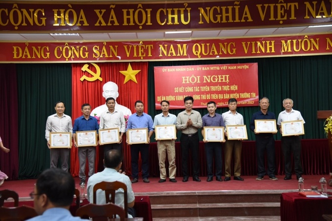 Tại Hội nghị, Ban tổ chức đã biểu dương các tổ chức, cá nhân có thành tích trong công tác tuyên truyền thực hiện Dự án Đường vành đai 4 vùng Thủ đô trên địa bàn huyện Thường Tín.