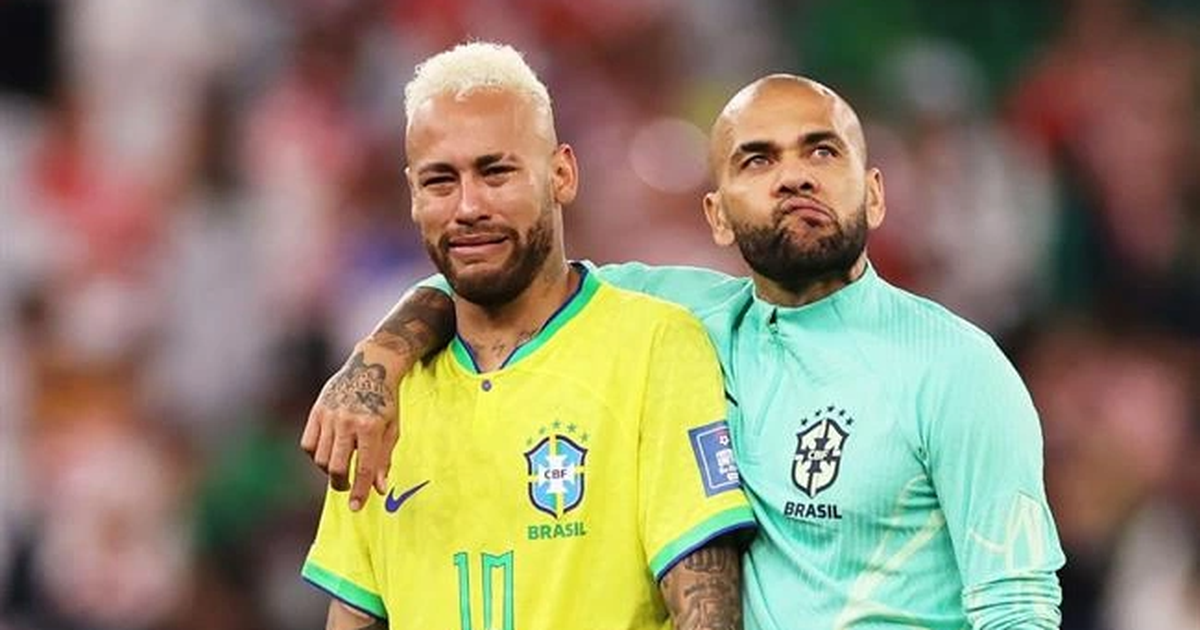 Neymar có mối quan hệ thân thiết với Dani Alves (Ảnh: Getty).