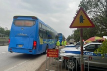 Chạy quá tốc độ 630 lần/tháng, một xe khách bị tước phù hiệu vô thời hạn