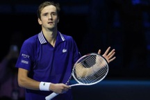 Medvedev ngược dòng thắng Hurkacz ở trận ra quân tại ATP Finals 2021